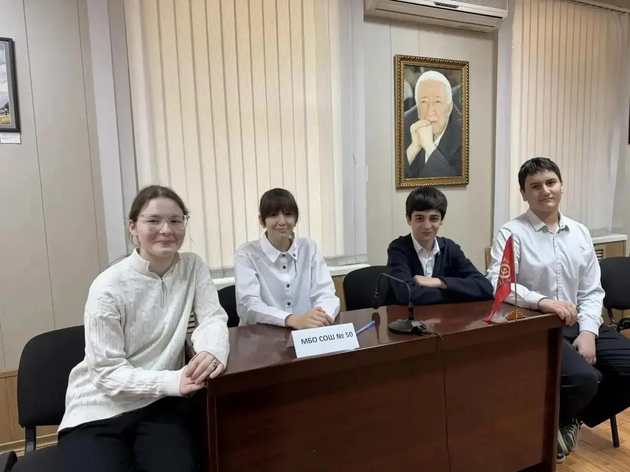 😊Знаете, бывают дни, когда улыбка не сходит с лица. Сегодня — именно такой.  Поздравляем учителя ист