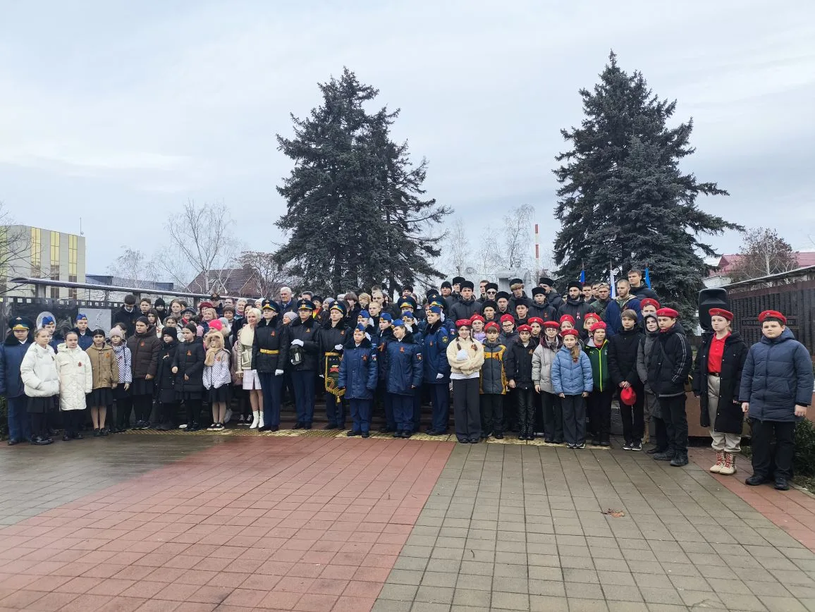 25 февраля в мемориальном сквере города у Вечного огня состоялась торжественная акция «Эстафета памя