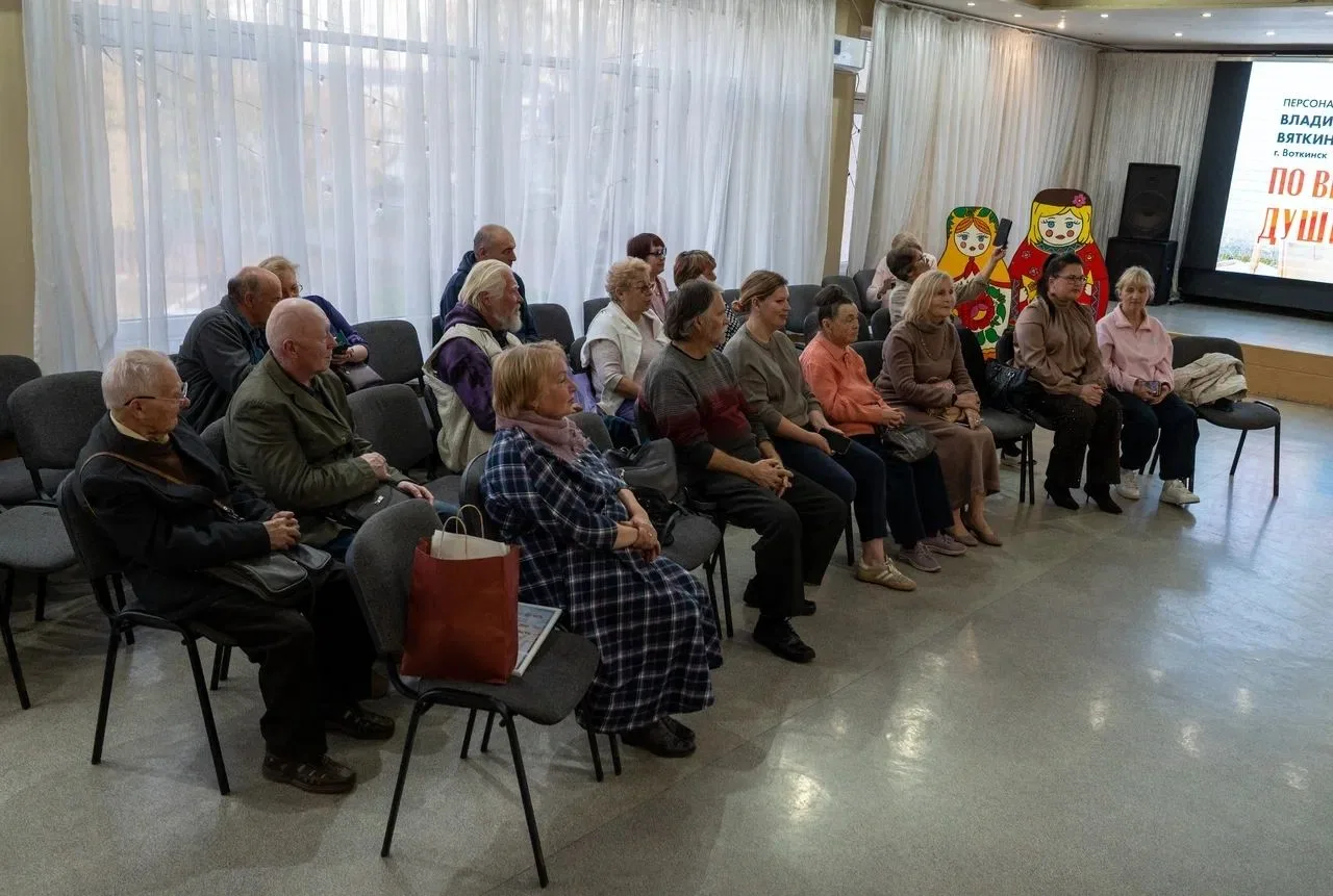 🎨 В РДНТ завершилась персональная выставка Владимира Вяткина «По велению души»