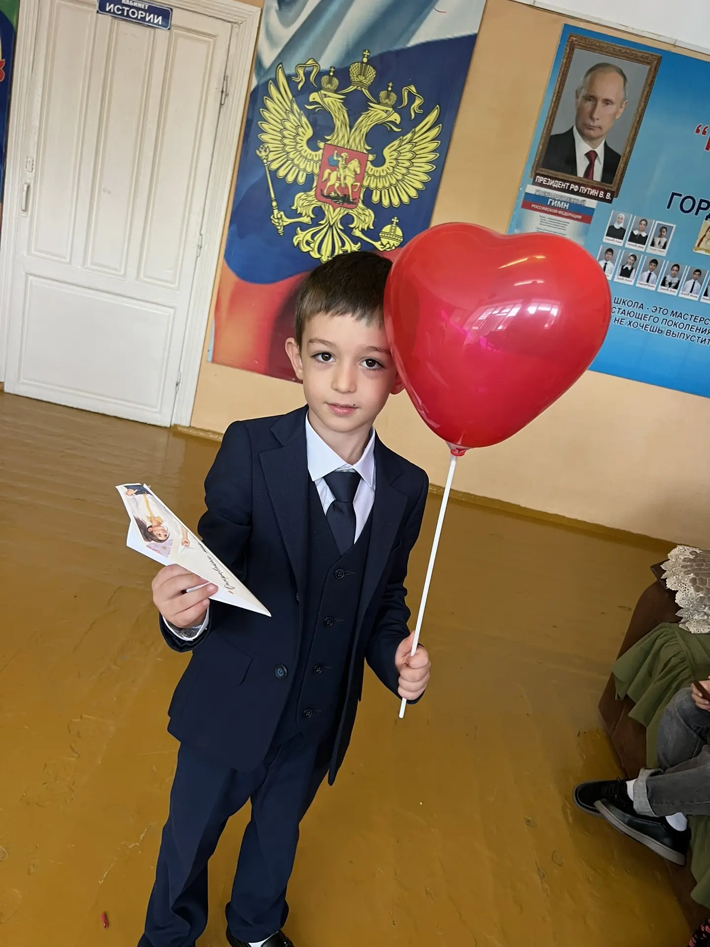🎉 «Самолётик будущего»: связь поколений в нашей школе! 🎉
