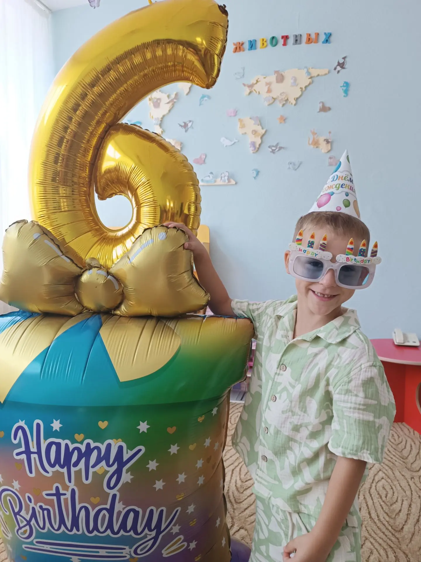 Сегодня у нас праздник🥳 мы поздравляем с днем рождения Артема✨🎊🎁