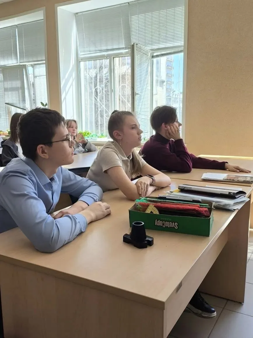 Профориентация в школе «Перспектива» продолжается: в рамках дня открытых дверей учащиес...