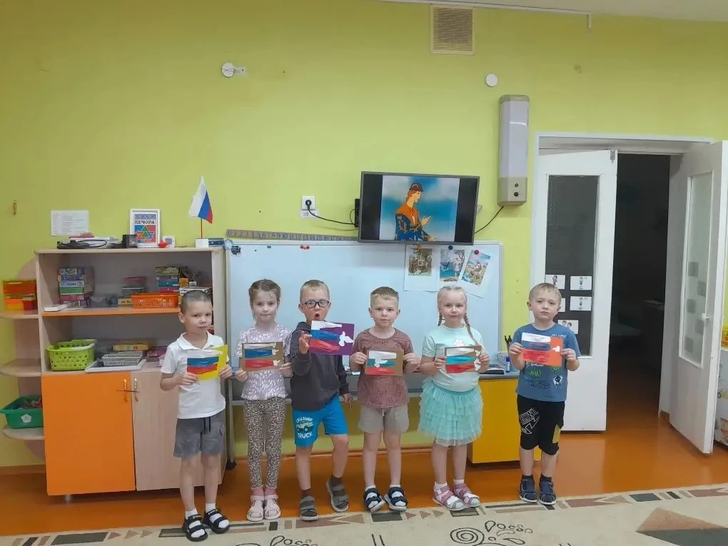 Корпус 1.
В преддверии Дня России наши старшие и подготовишки окунулись в историю страны. 🇷🇺
Ребят