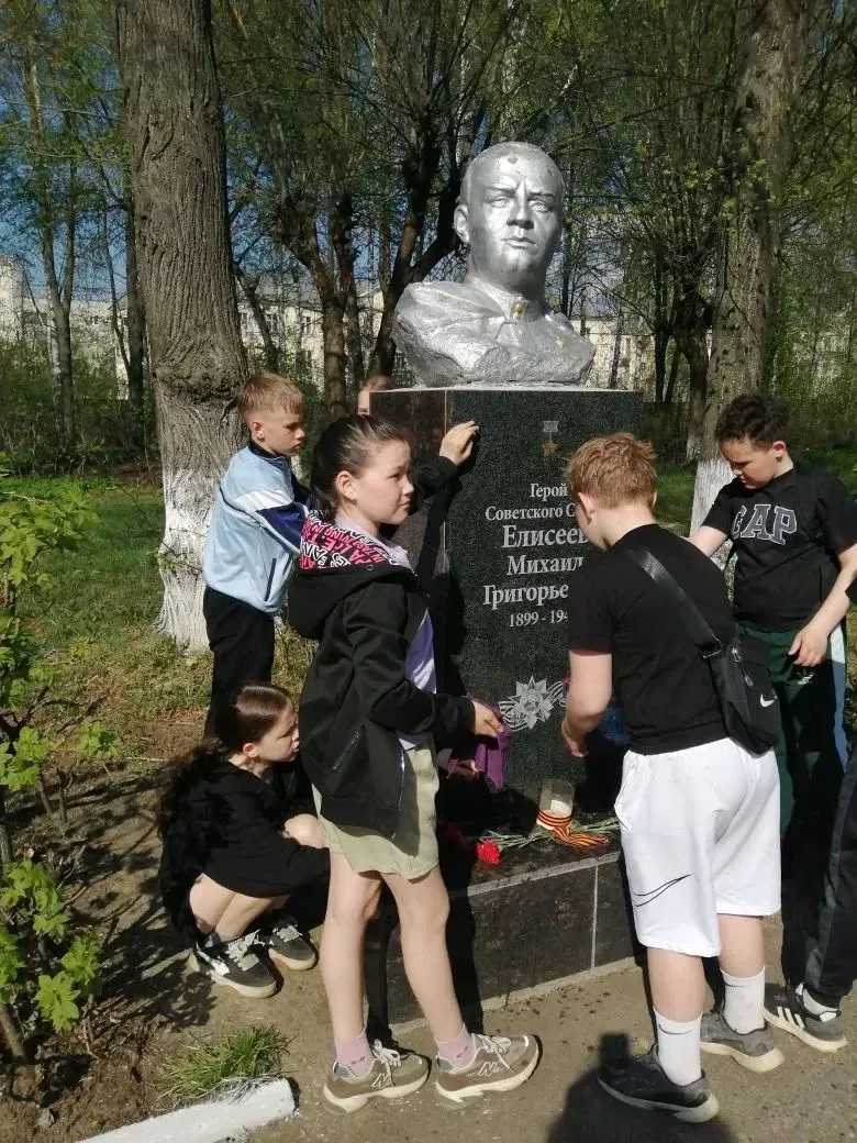 ❤️ Память в наших делах!  Вчера ученики 5Б класса вместе со своим классным руководителем Комлевой Юл