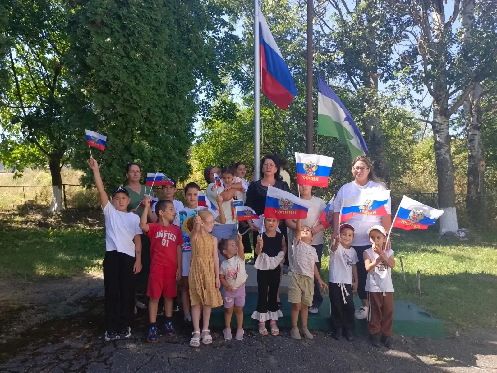 🇷🇺Ко Дню флага России в библиотеке-филиале с.п. Совхозное прошёл познавательный час «...