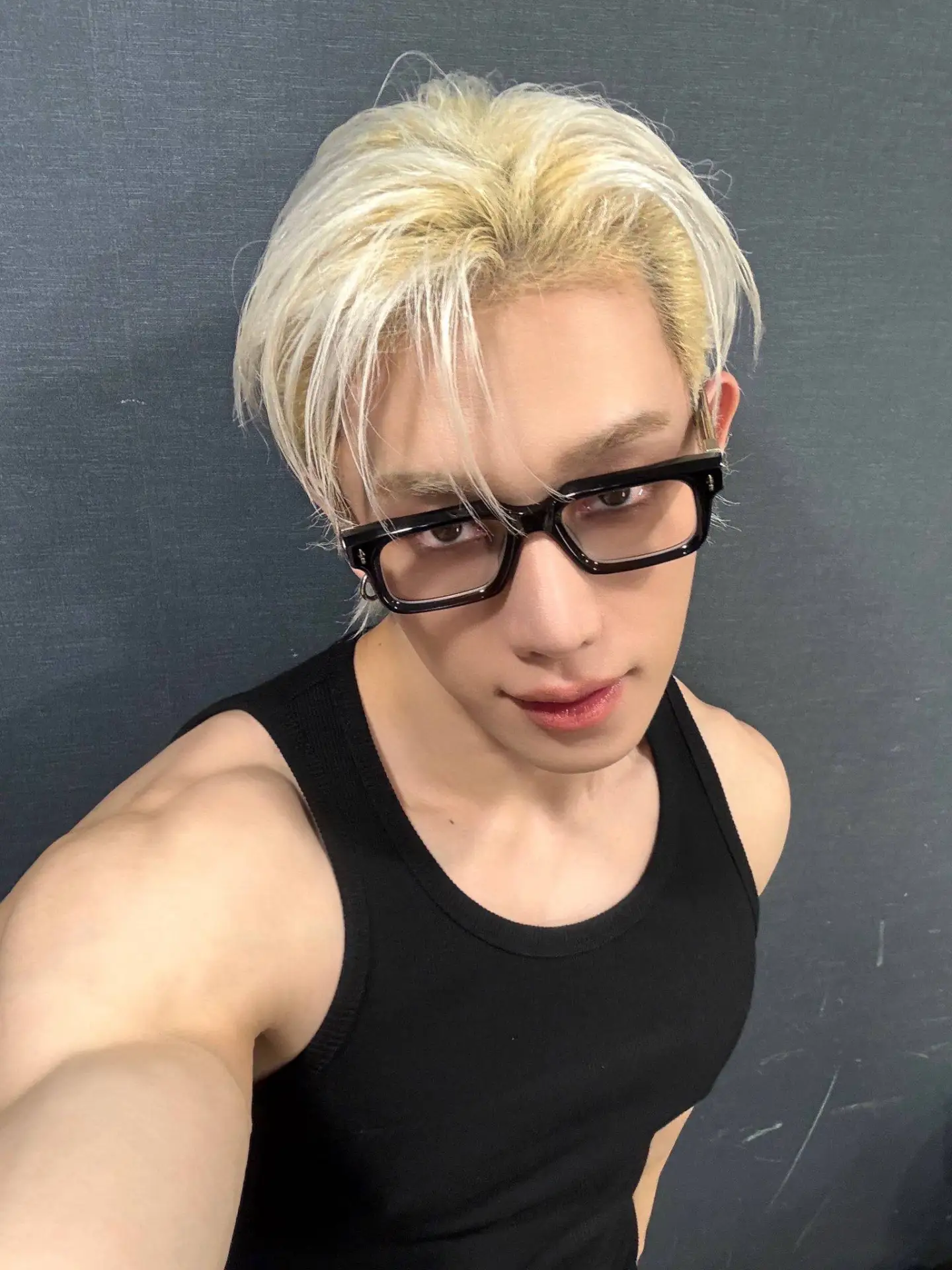 📮 #WONHO

Вонхо поделился новыми фотографиями.