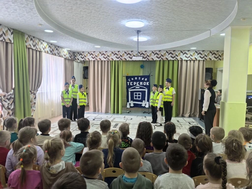 Даже в младшем дошкольном возрасте ребёнок может усвоить базовые понятия: что такое дорога и каково 