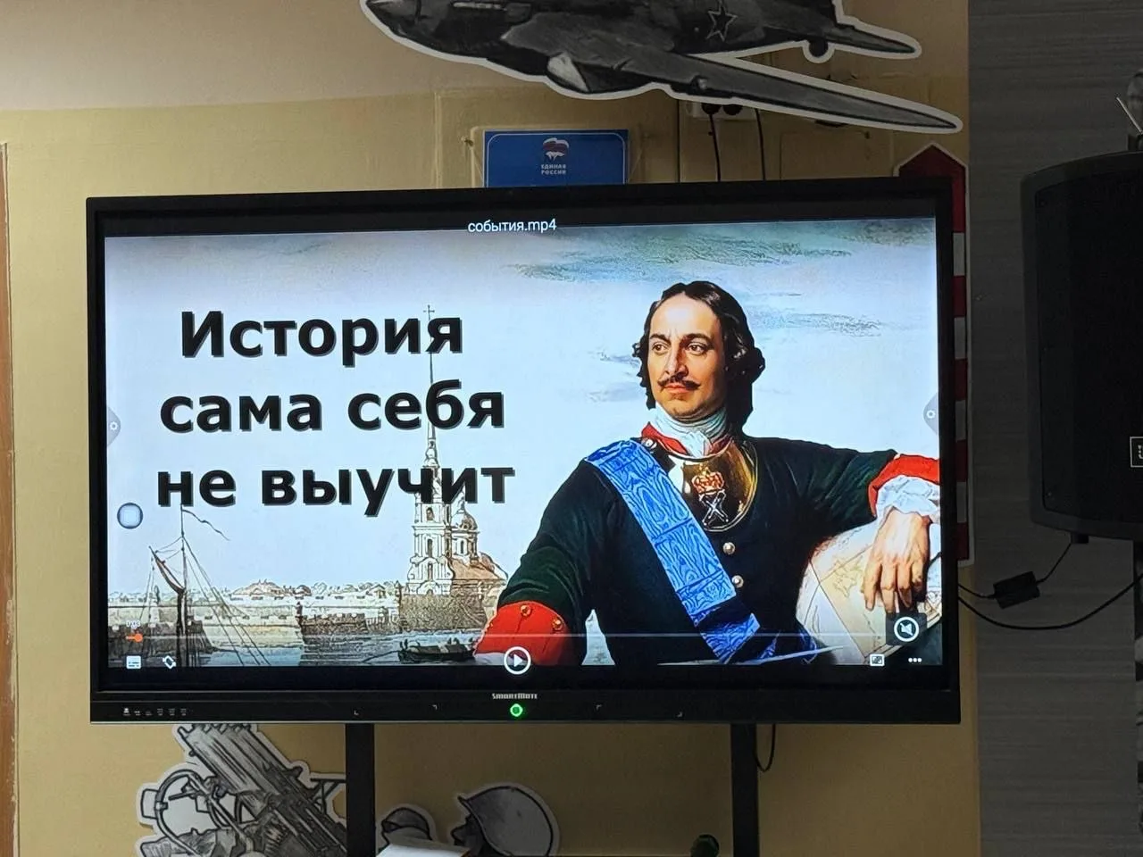 📚 Понедельник — день не просто тяжелый, а... СОЗИДАТЕЛЬНЫЙ! Стартует новая учебная неделя, и в фокус