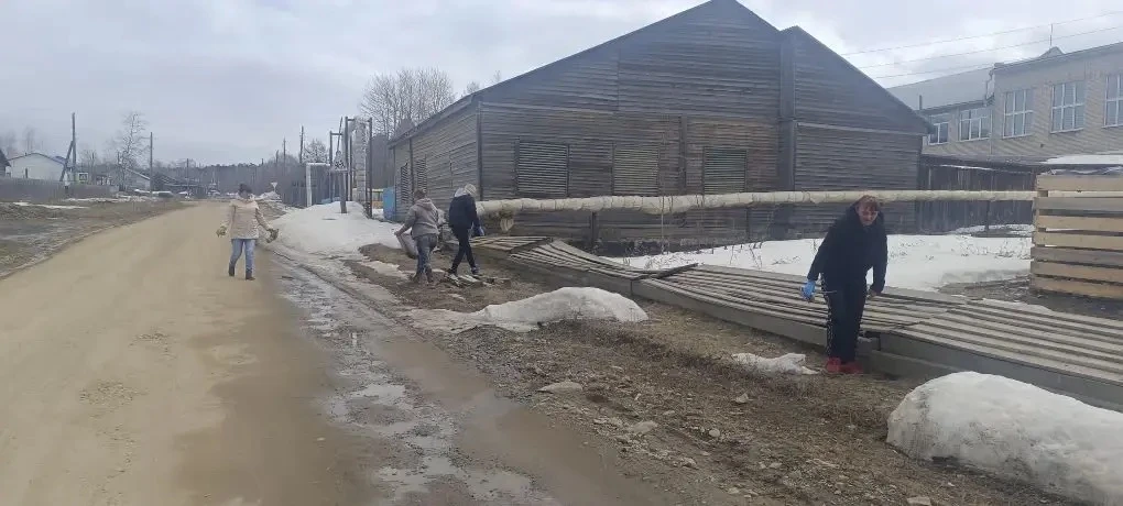 Сегодня сотрудники нашей школы вместе с учениками приняли участие в краевом субботнике 🌿