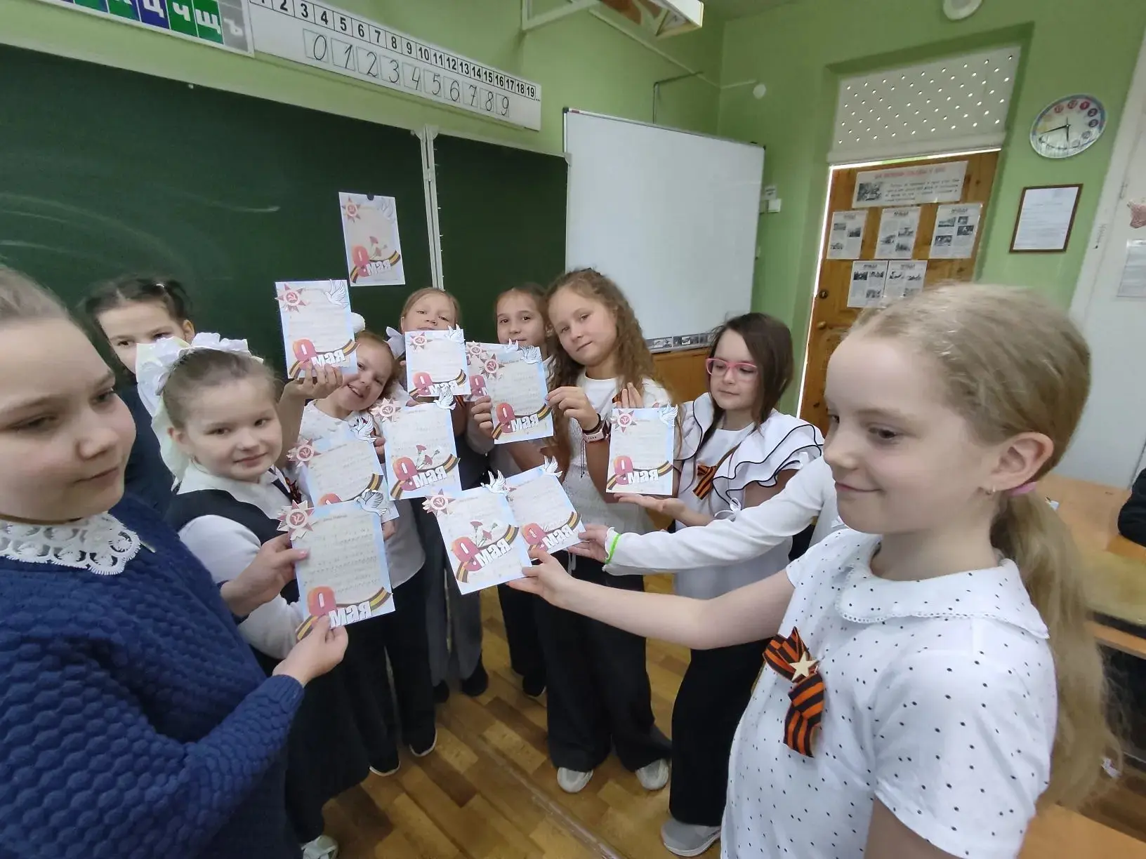 Предпраздничная неделя для учеников 3"В" класса выдалась насыщенно - интересной.  ✅ В областной детс