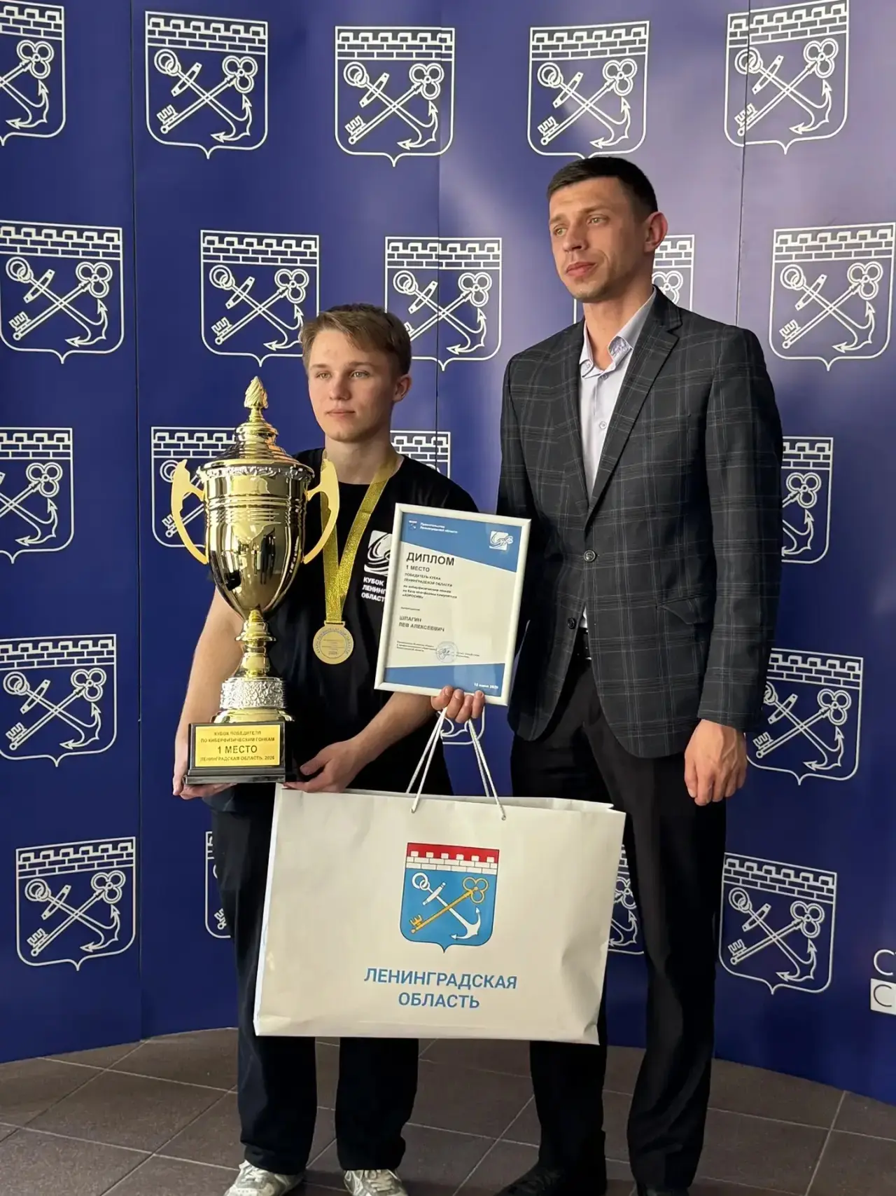 🏆 В Гатчине подвели итоги первого кубка Ленинградской области по киберфизическим гонкам 

Сражение 