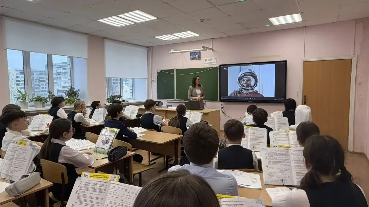 🚀 РАЗГОВОРЫ О ВАЖНОМ   Сегодня, 6 апреля,  в нашей гимназии прошли «Разговоры о важном» на тему: «65