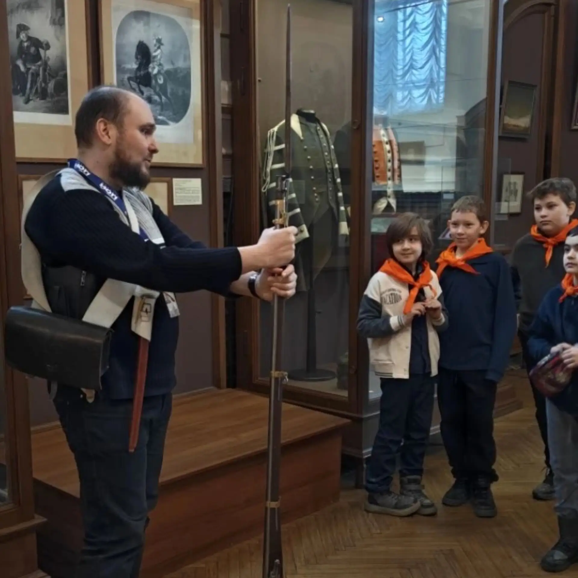 4 В класс в гостях у великого полководца! 🏛️⚔️  На этой неделе учащиеся 4 «В» класса посетили Музей 