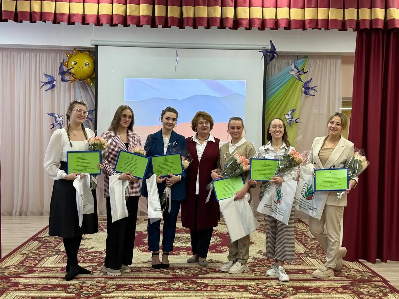 Комарова Дарья Алексеевна, воспитатель нашего дошкольного отделения (ул. Пришвина, д. 8), победила в