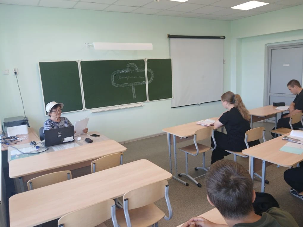 8 июня для учащихся 9‑го класса была проведена консультация по подготовке к ОГЭ по русс...