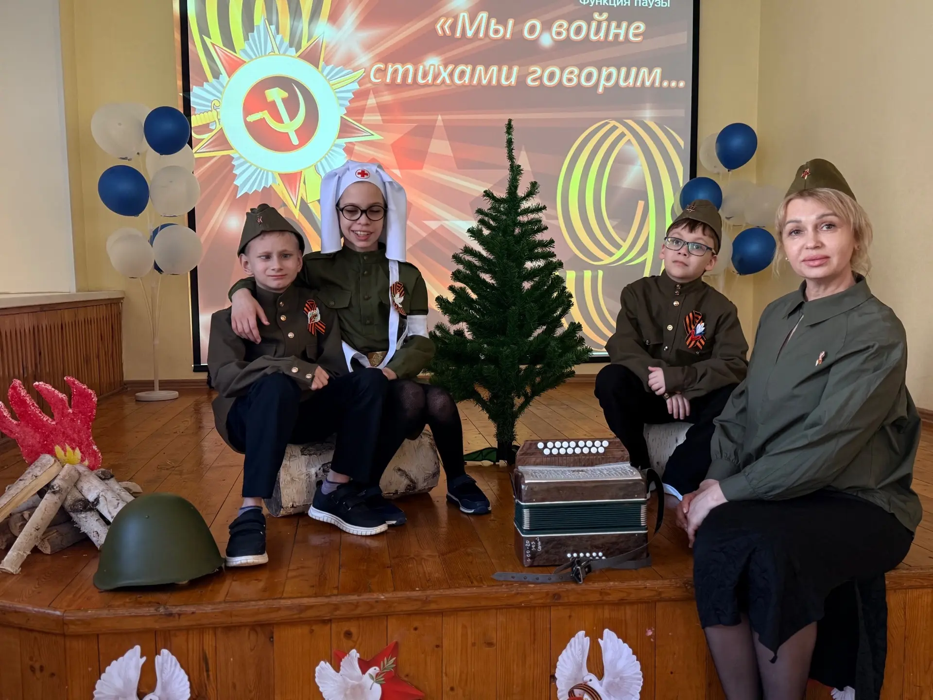📚«Пока мы помним — подвиги живы…»  🪖6 мая во 2 корпусе прошёл конкурс чтецов «В стихах поэтов память