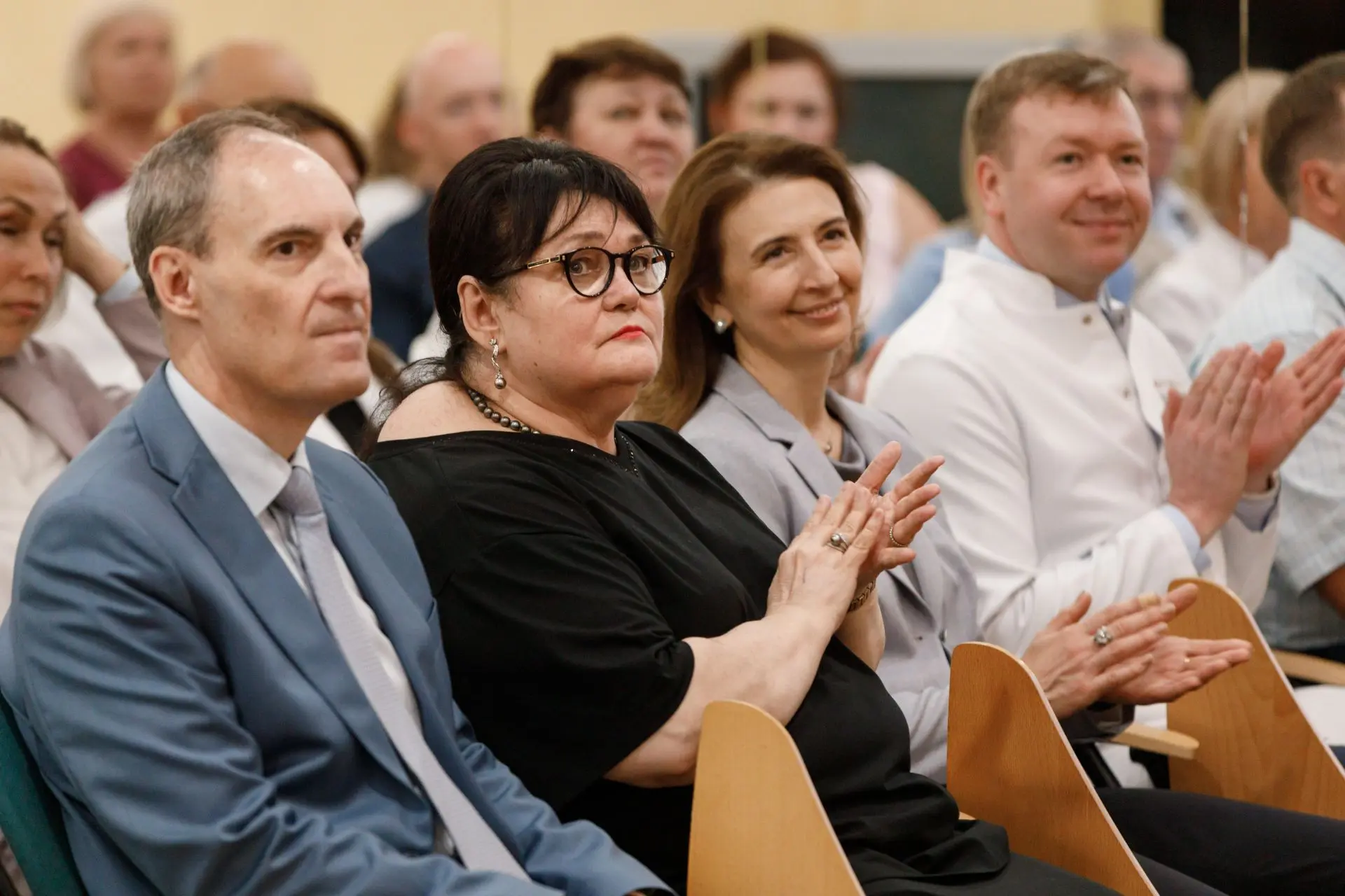 В Окружной клинической больнице Ханты-Мансийска поздравили сотрудников учреждения
В преддверии профе