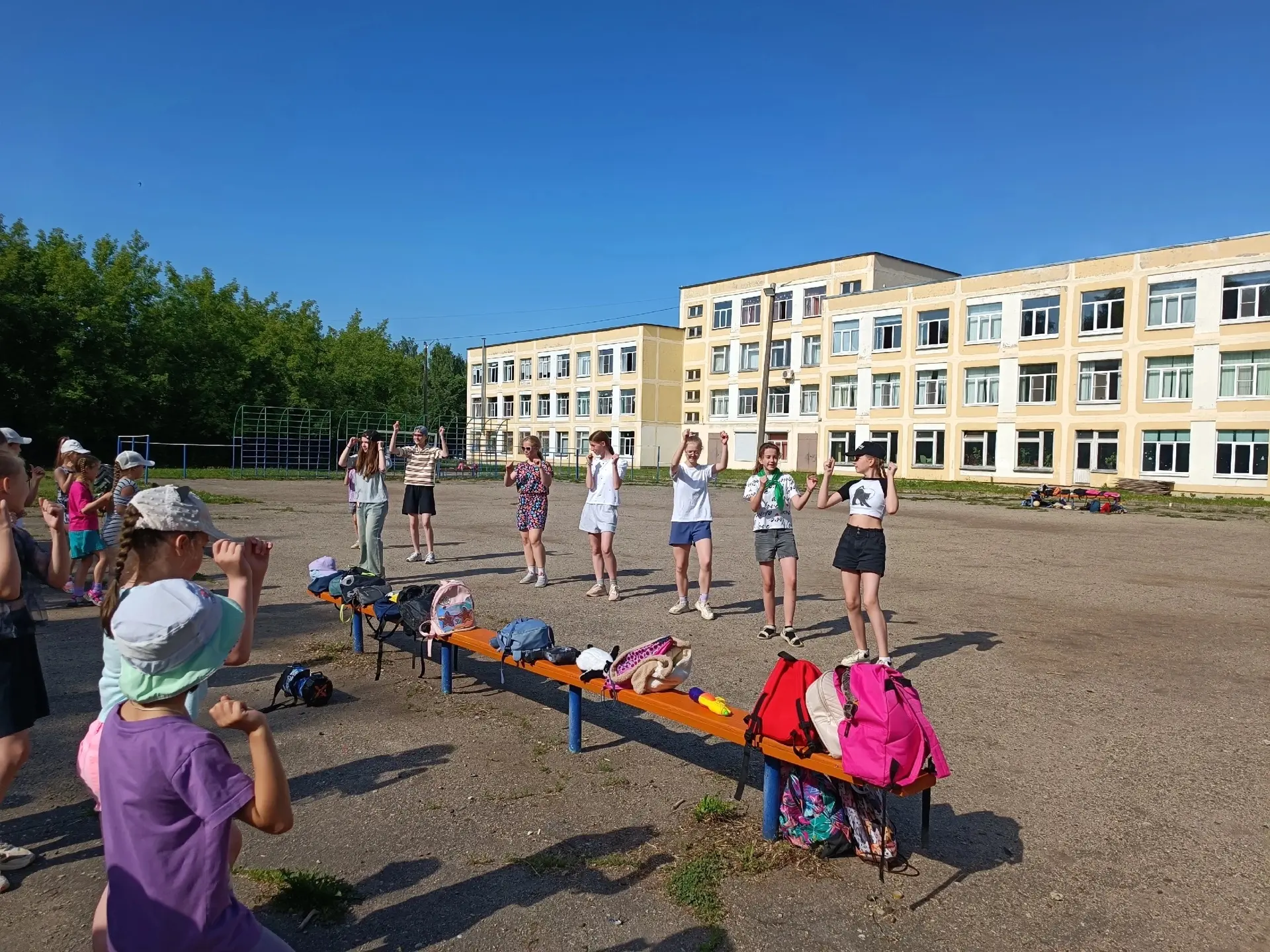 ДШЛ «Страна счастливых детей» 🎠

✅ День девятый

Сегодня выдался по-настоящему летний день ⛱️🏖, на