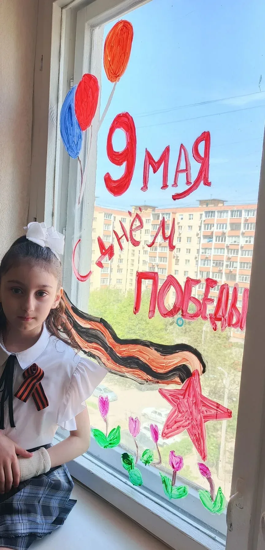 Обучающиеся 1-9 классов МАОУ «Школа 10» продолжают принимать  участие во Всероссийской акции «Окна П