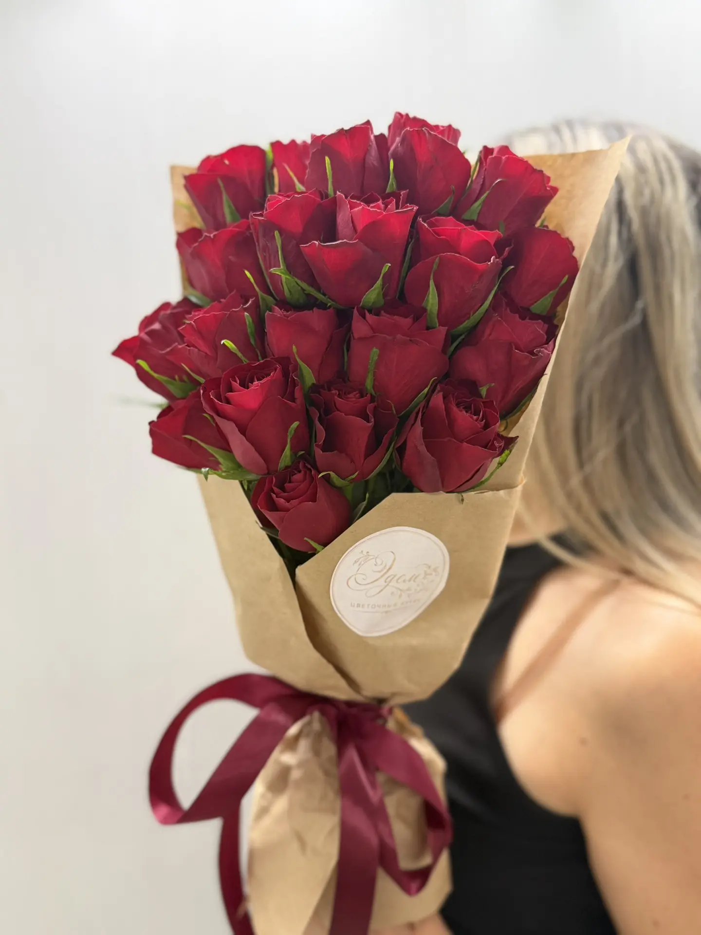 21 красная роза в оригинальной упаковке 🌹