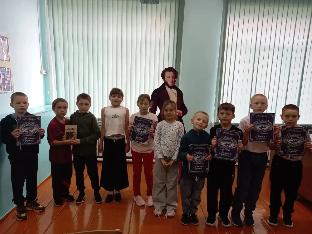 5 июнь  лагерьда рус теле көне итеп үткәрелде. Китапханәче Рафилә апай белән берлектә "Пушкин әкиятл