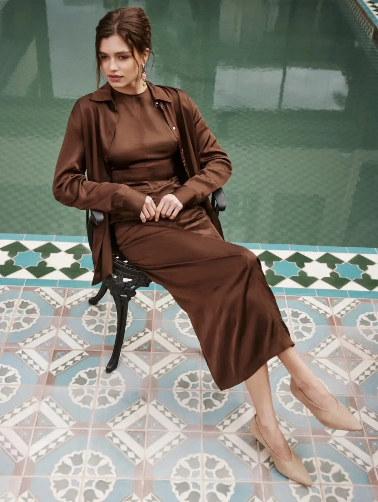 Атласное платье вечернее - 3 778 ₽
Ссылка: 
https://www.wildberries.ru/catalog/504645057