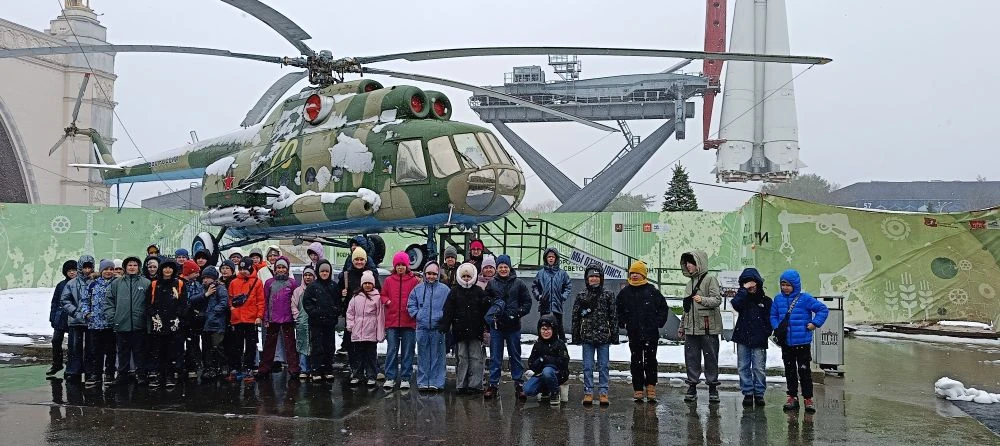 Сегодня наши 3г и 4г классы побывали в центре «Космонавтика и авиация» на ВДНХ. Очень насыщенная и п