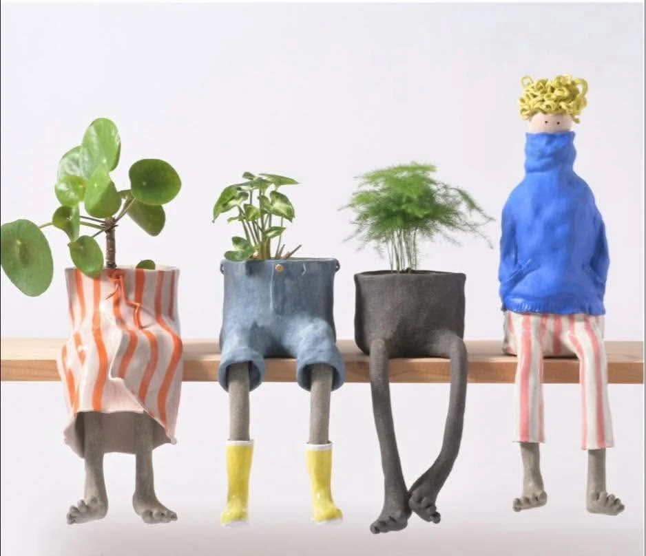 ​🌿 Когда горшки не просто стоят, а свешивают ножки.