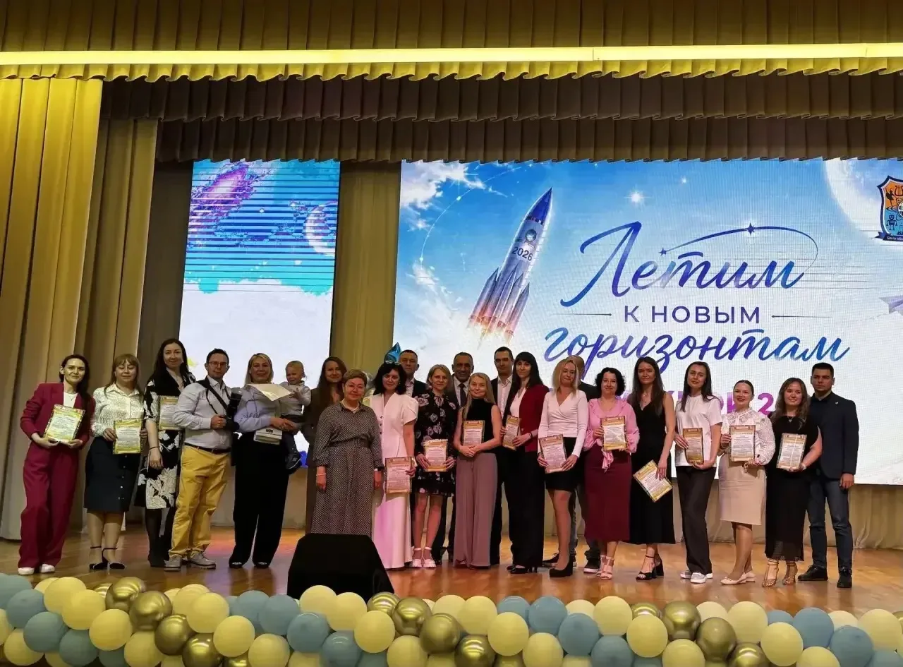 На этой неделе в нашей школе целых три дня проходили выпускные вечера для учеников четвёртых классов