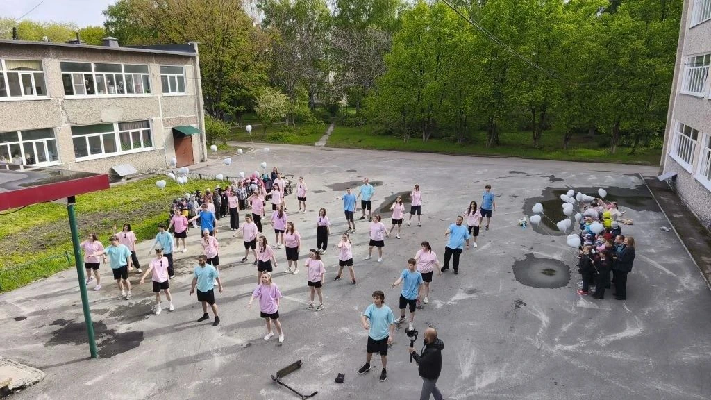Это было мощно!  Сегодня наши 11-классники устроили настоящий фейерверк эмоций. В прямом смысле — фл