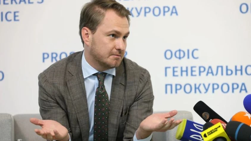 Генпрокурор Украины Кравченко сбежал из страны, воспользовавшись собственным приказом о...