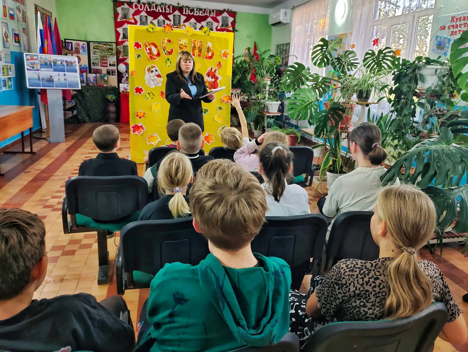 7 октября в СДК п. Южного прошел тематический час «Твой возраст – твои права» в рамках ...