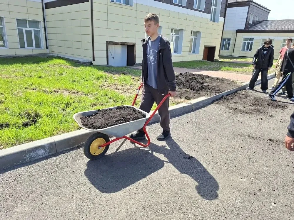 🌱 Внимание, на старт, сажаем! Наша школа выходит на полевую практику!