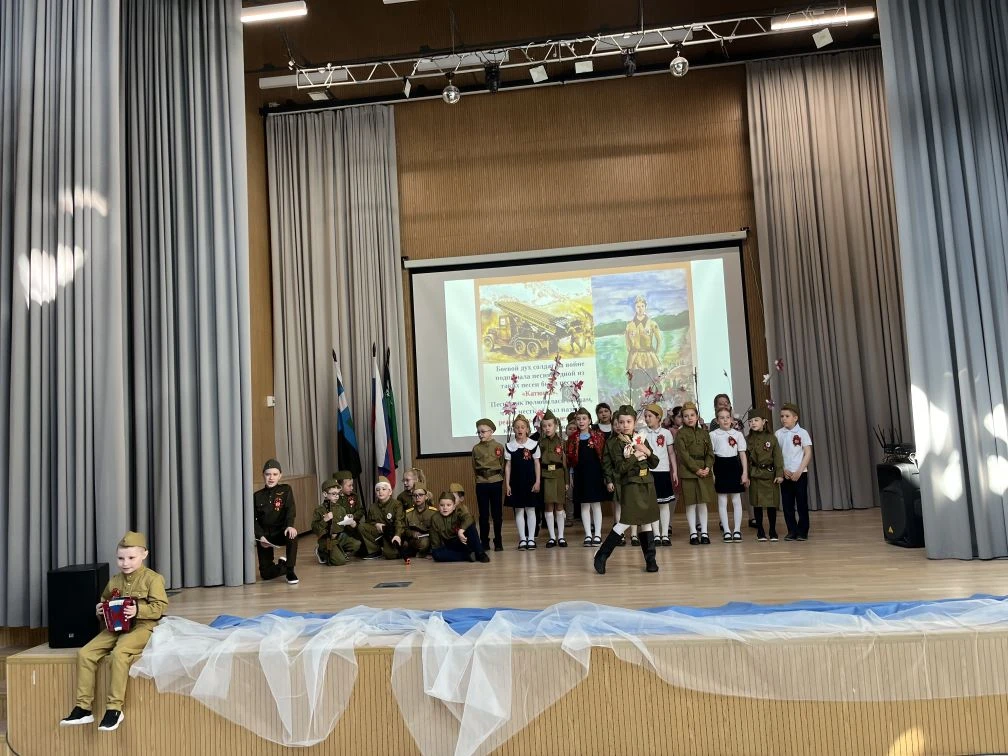🎗️ Торжественное открытие учебной недели в нашей школе!🎗️  Сегодня старт новой учебной недели дали с