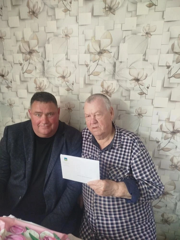 9 Мая депутат Думы Дальнеченского городского округа Владимир Серых поздравил с Днём Победы участнико