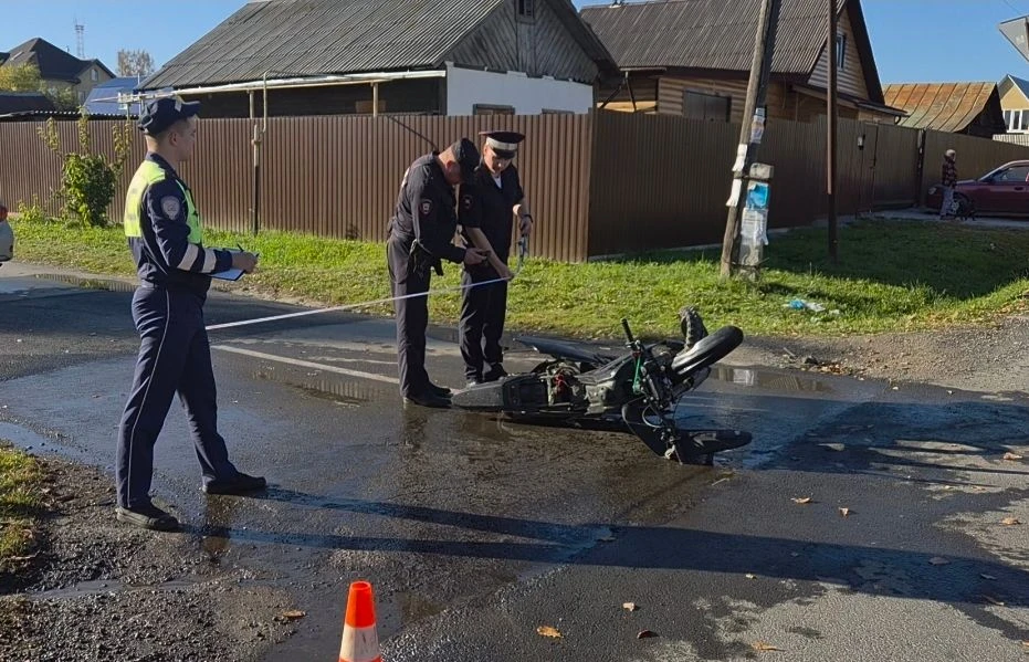 В Полевском на пересечении Мичурина - Олега Кошевого 16-летний водитель мотоцикла «Шарм...