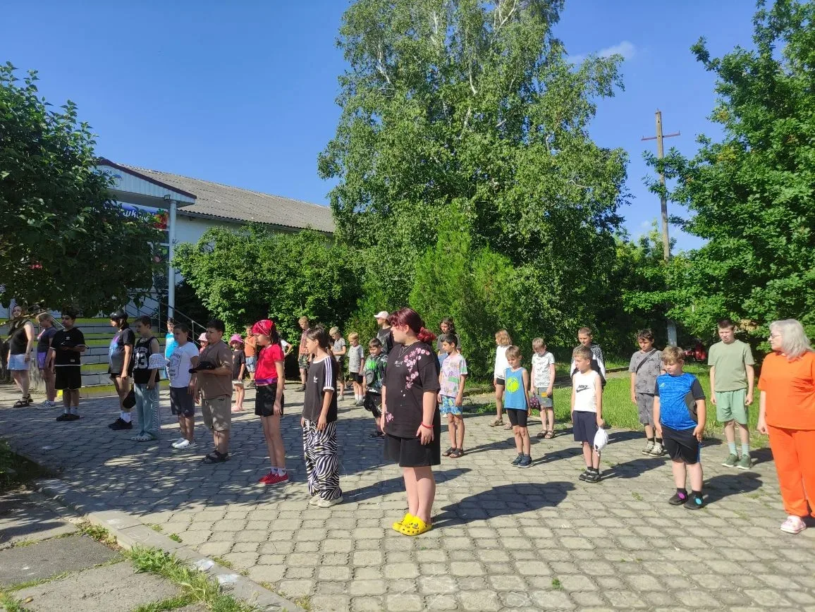 ☀️ Наша лагерная жизнь: день патриотизма, творчества и спорта!
Сегодня в лагере дневного пребывания 