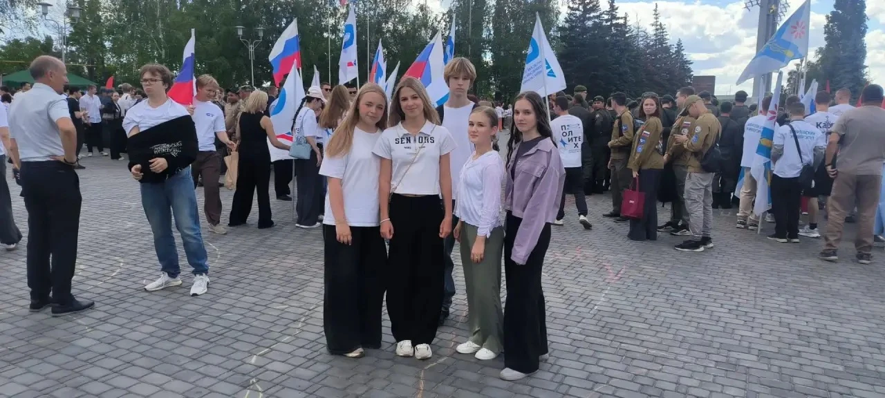 🇷🇺Сегодня класс 9.2 в Парке Победы на Соколовой горе принял участие в военно-патриотическом меропр