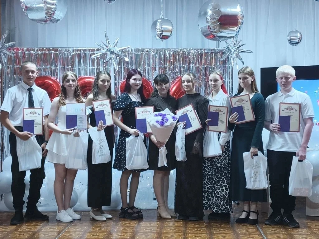 🎉 Торжественное вручение аттестатов в 9 классе ! 🎉