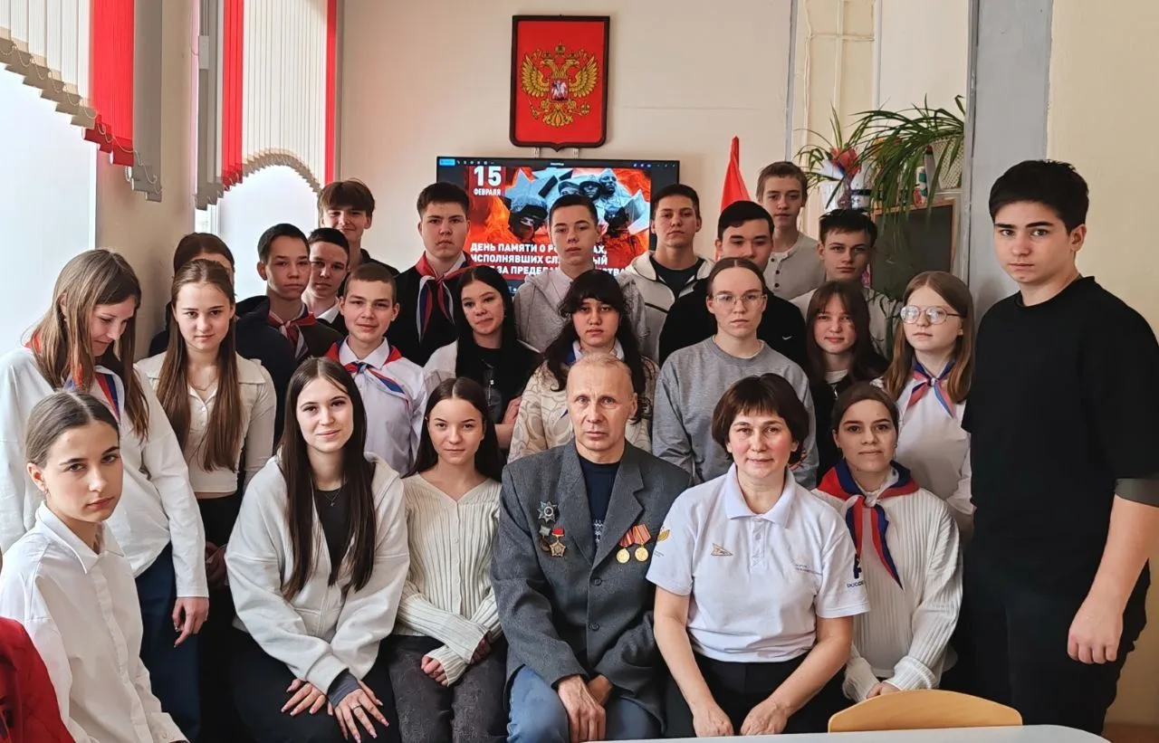 Урок Мужества «Равнение на подвиг» 🇷🇺12 февраля в МБОУ СОШ №6 в рамках мероприятий, посвящённых Дню 