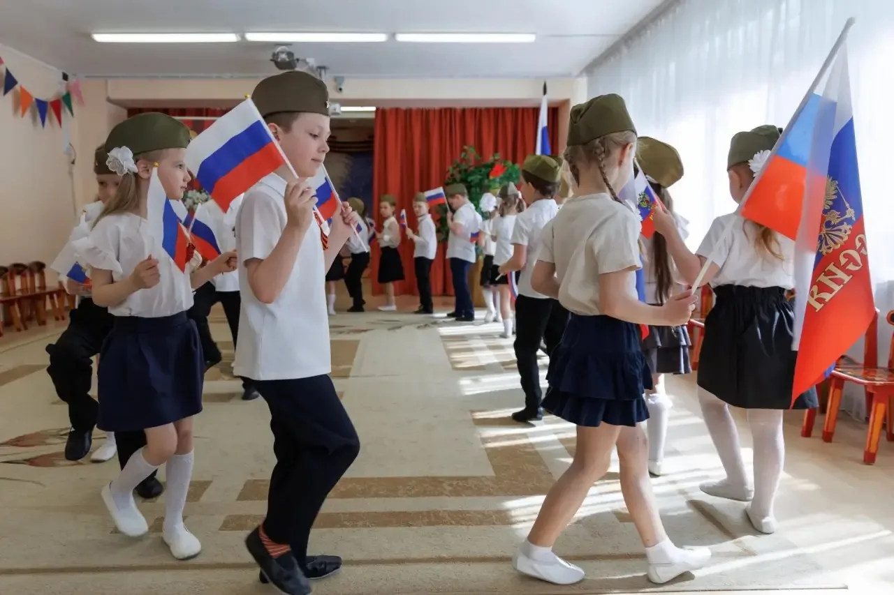 🎖️ Никто не забыт, ничто не забыто  💫 В старшей группе детского сада «Росток» прошло праздничное мер