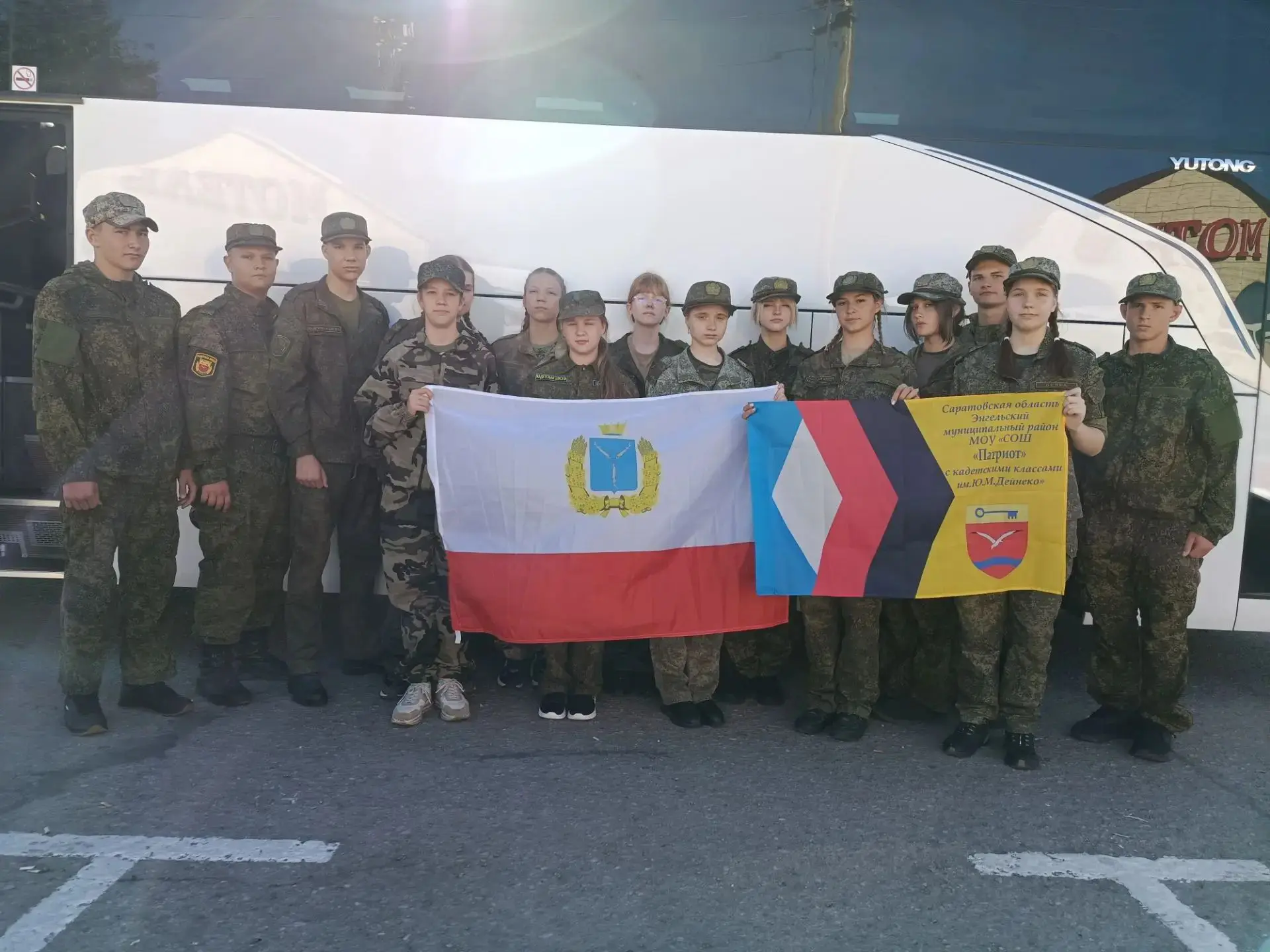 17 кадет школы "Патриот" с кадетскими классами  им. Ю. М. Дейнеко " в составе делегации...