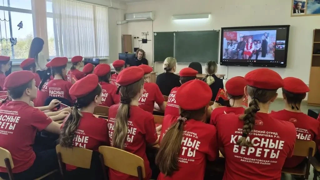 💫Телемост «Рассвет – Севастополь»: объединяя поколения и города  Сегодня в нашей школе в п. Рассвет 