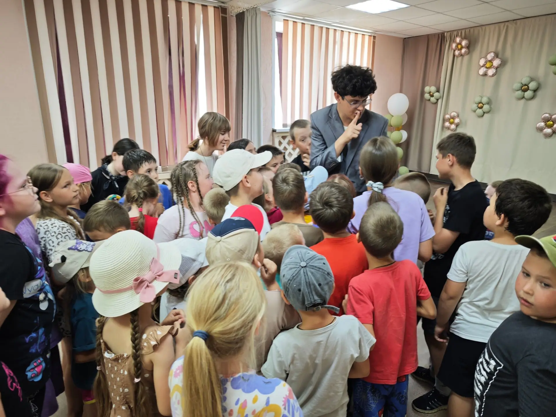ДЕНЬ ДЕВЧОНОК В ЛАГЕРЕ. БЫЛО КРУТО!

Жара снаружи и жара внутри. День не пролетел, а просвистел. Нач