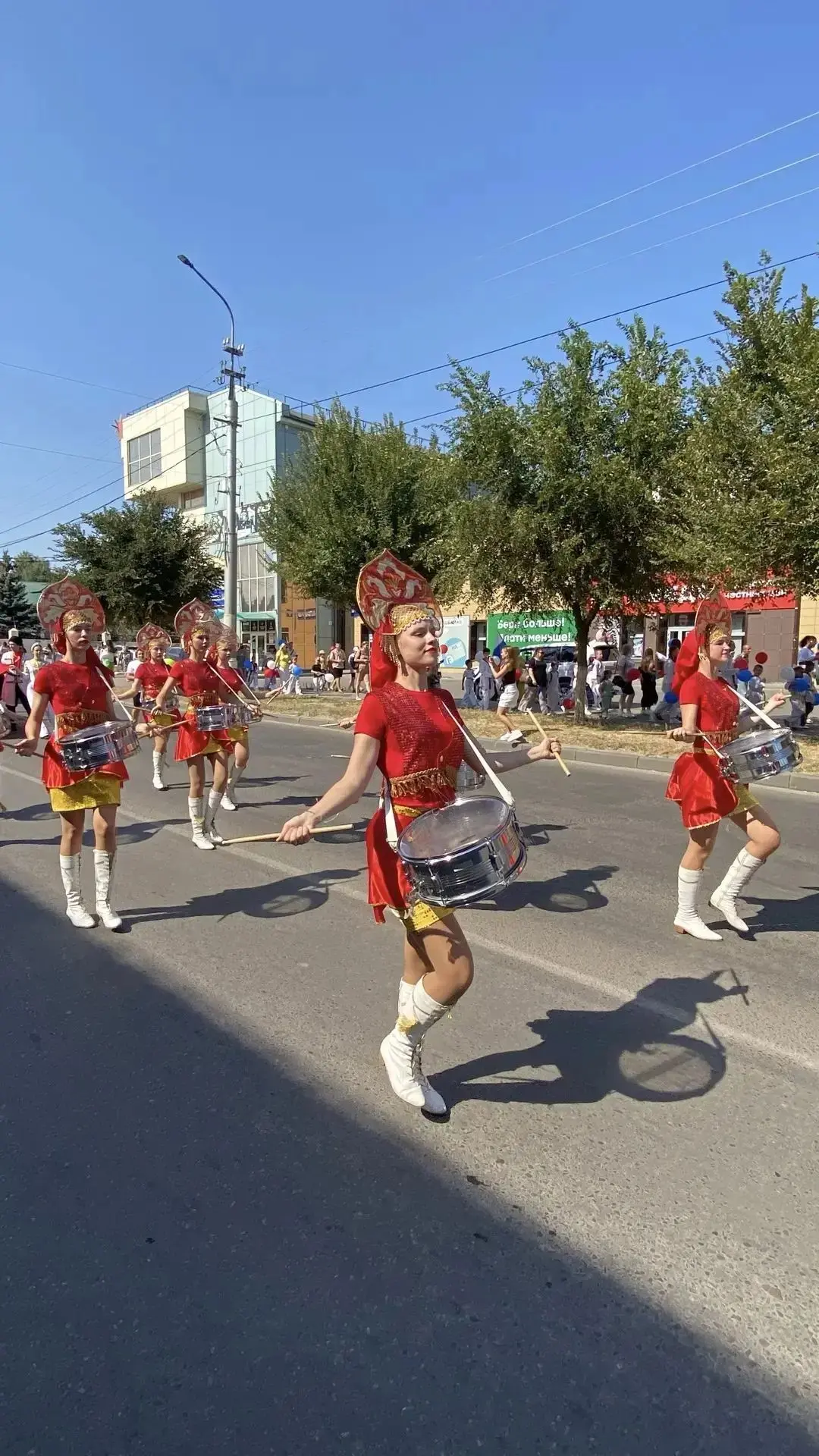 В Камышине развернулись гуляния по случаю XVIII Камышинского арбузного фестиваля.