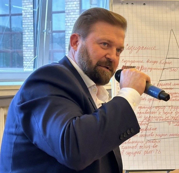 🎈Коллектив ИСЭН поздравляет с Днём рождения Дмитрия Викторовича Боброва