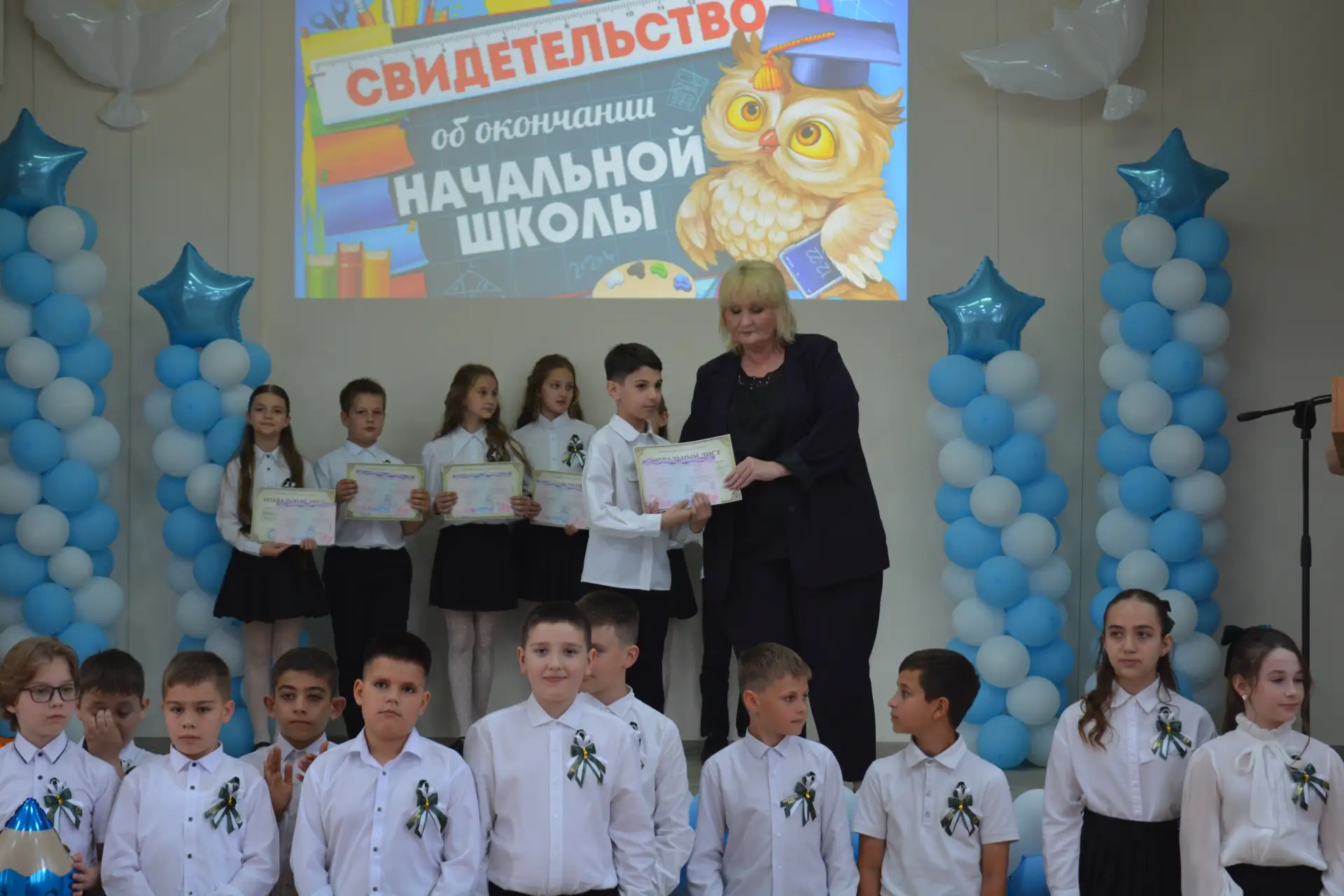 🎉 Выпускной в начальной школе: новый этап начинается! 🎉  Сегодня наши замечательные четвероклассники