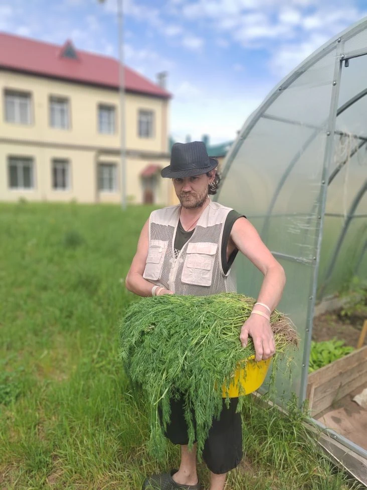 🥬В Маловишерском доме социального обслуживания собрали первый урожай зелени, выращенно...