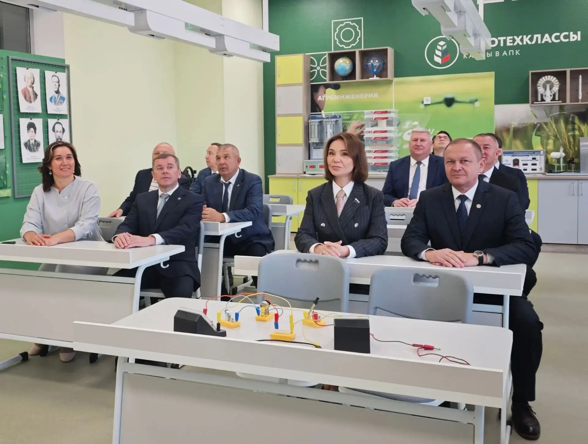 Глубокоуважаемые учителя, преподаватели, педагоги, ветераны сферы образования и студент...