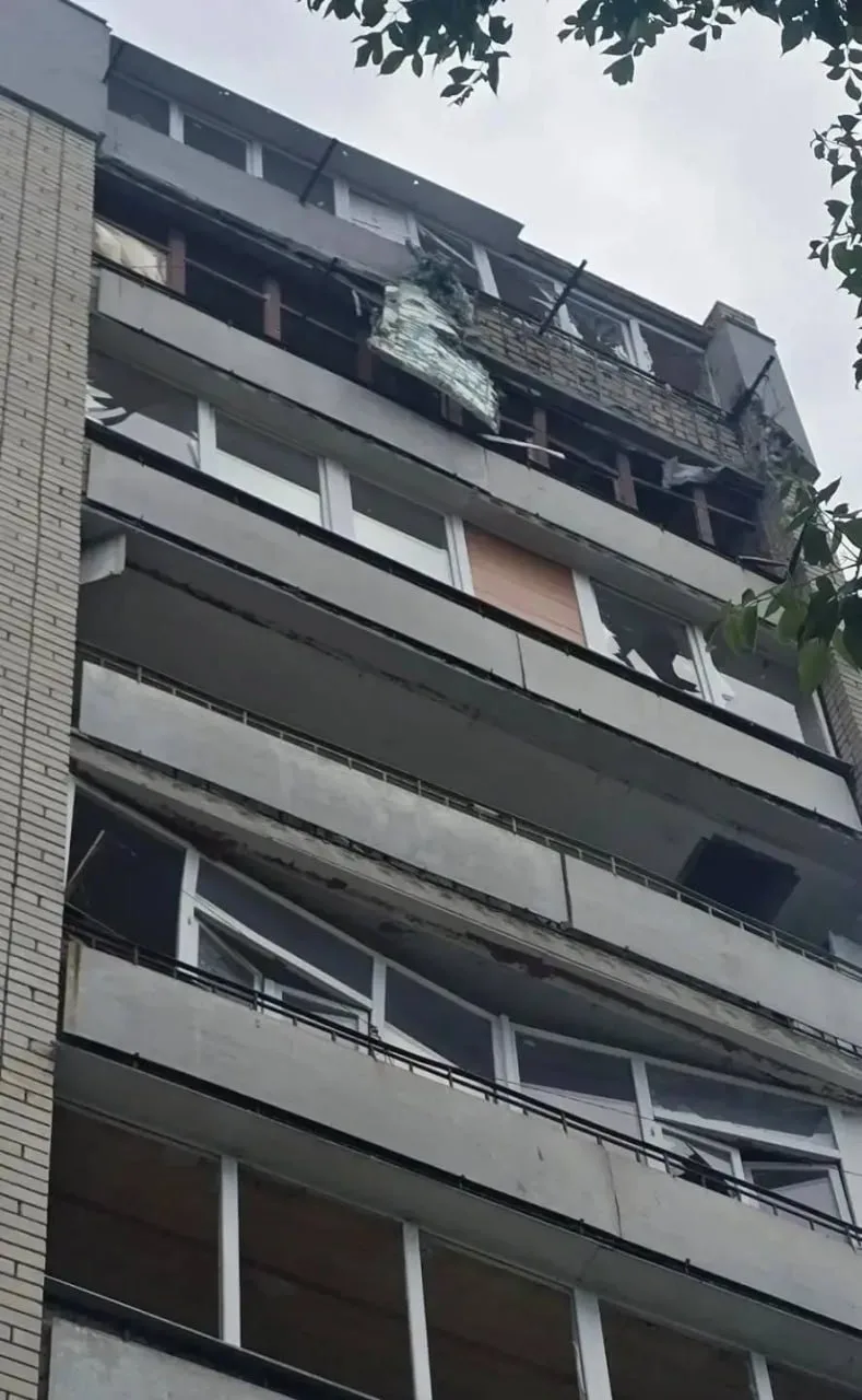 ⚡️Многоквартирный жилой дом поврежден в Новой Каховке из-за атаки БпЛА ВСУ

Как сообщили в Администр